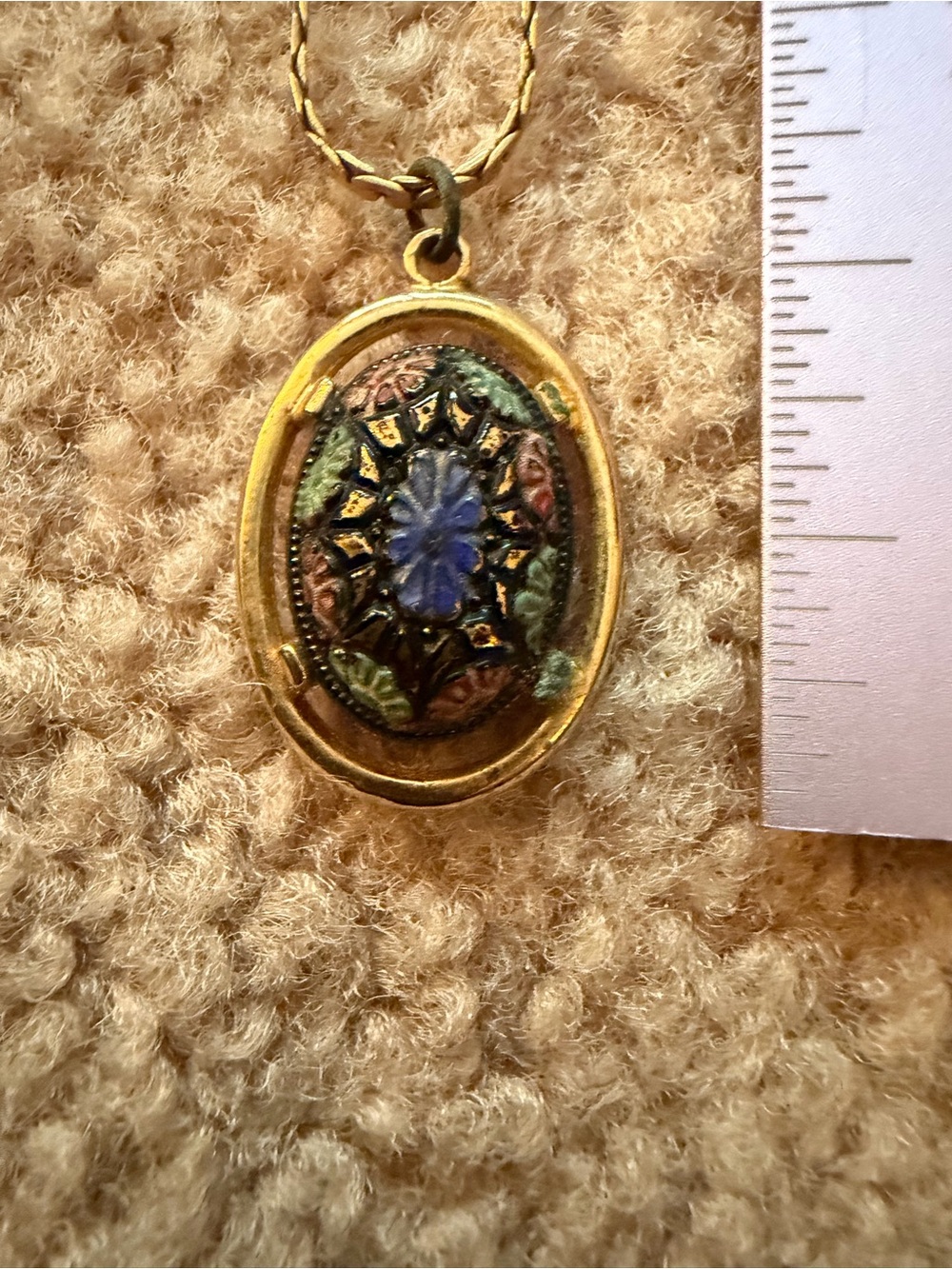 Vintage Sarah Coventry Gold Tone Oval Floral Pendant Necklace Signed